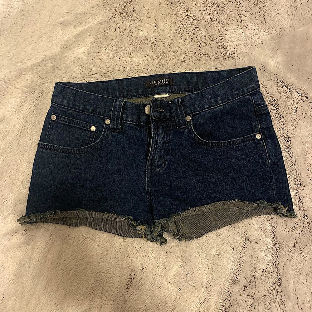 Venus cheeky shorts 
Waist: 28-30 in. 
Legs: 8-10 in.